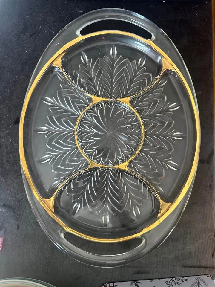 Vintage Jeannette Glass Co. Feather Pattern Serving Tray - photo 2