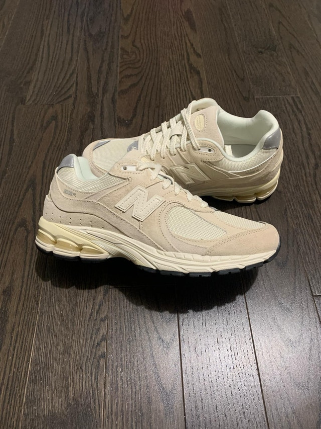 New Balance 2002R