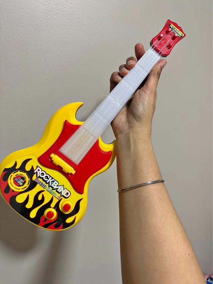 Baby guitar