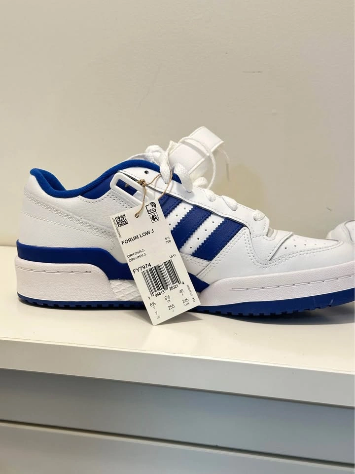 Adidas Shoes (Size 7) - photo 3