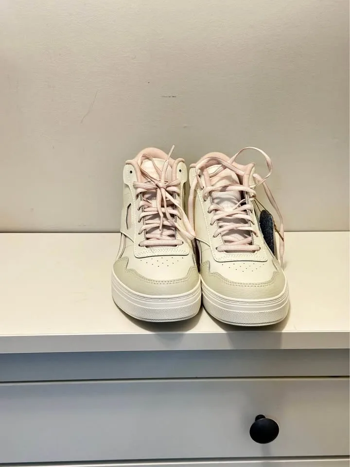 Reebok Court Advance Bold High (Size 8.5)