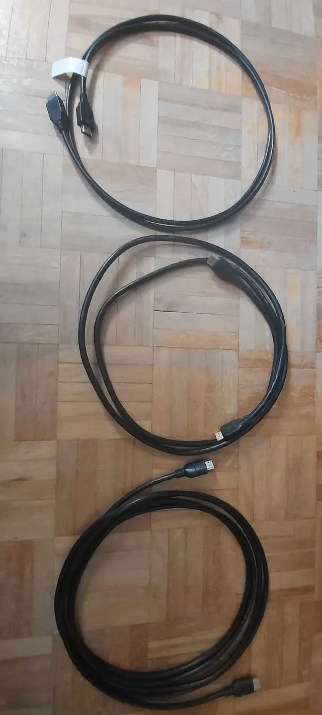Various HDMI cables up for grabs thumbnail