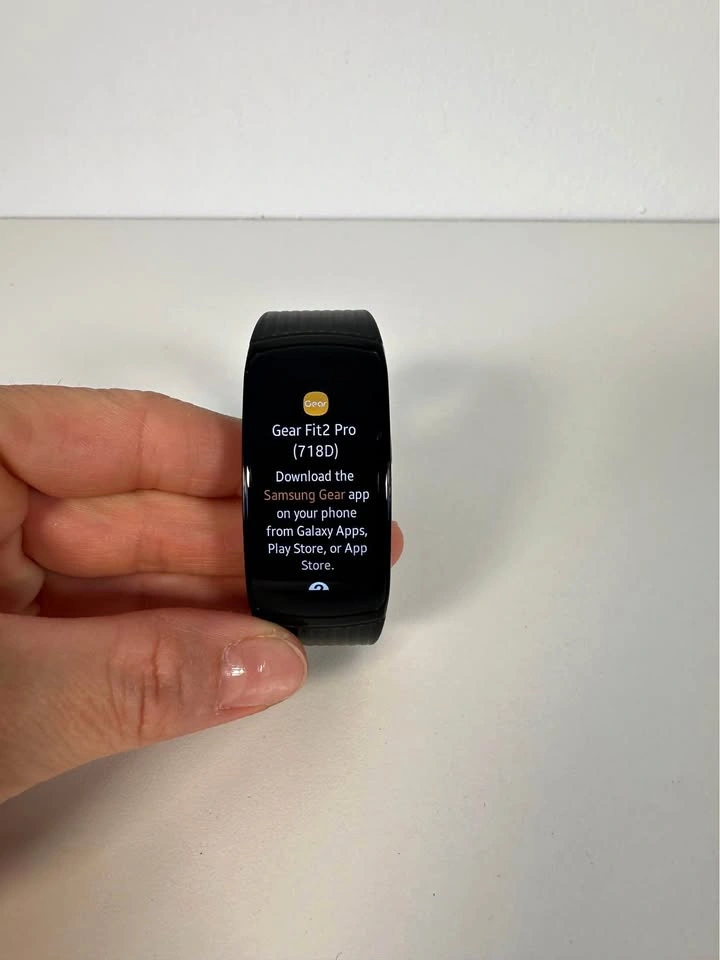 Samsung Gear Fit2 Pro Fitness Tracker - Works - No Charger
