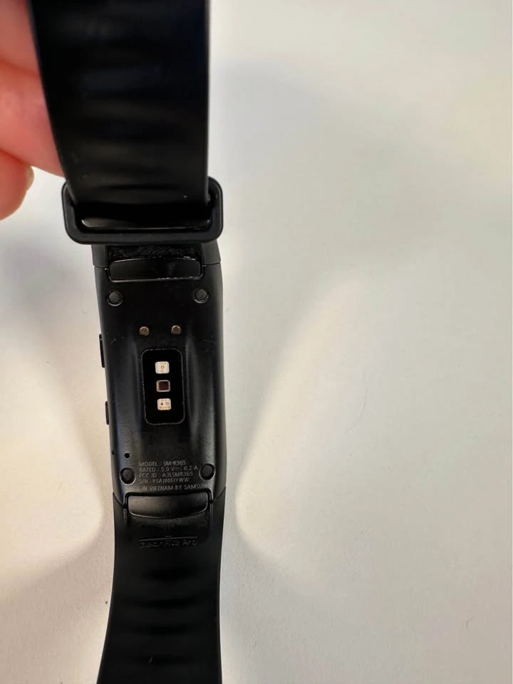Samsung Gear Fit2 Pro Fitness Tracker - Works - No Charger - photo 5
