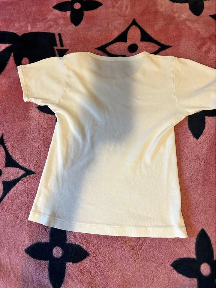 white cropped tee