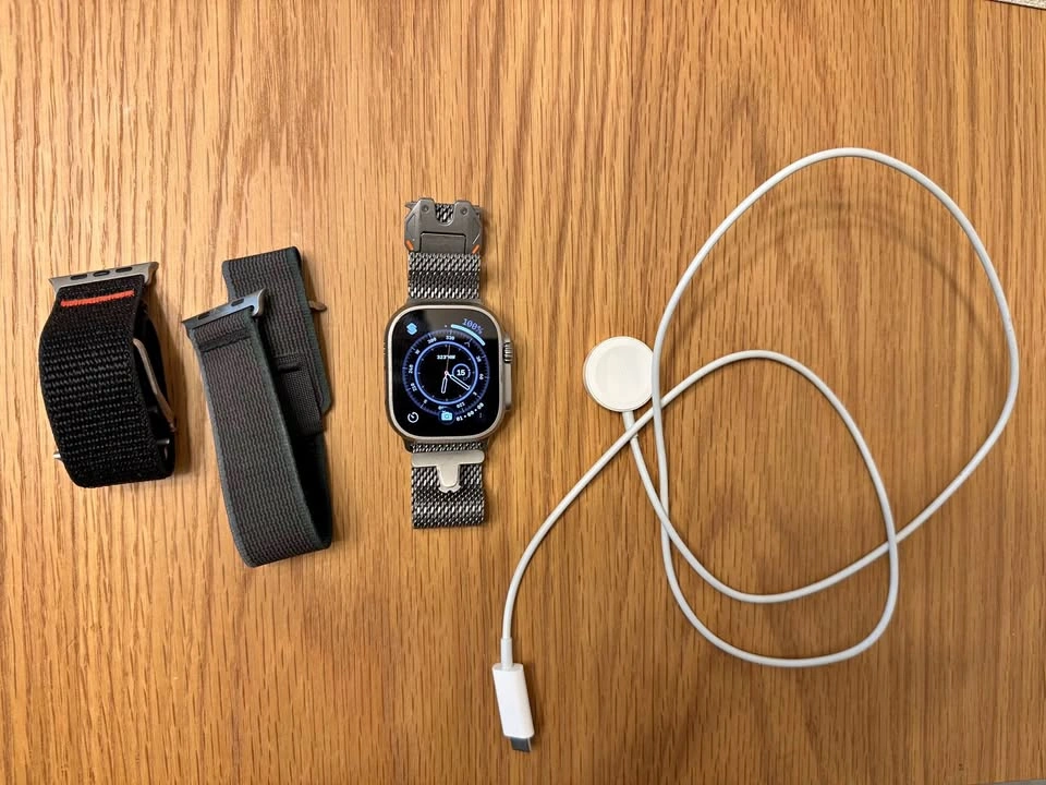 Apple Watch Ultra Gen 1 GPS + Cellular, 49mm Titanium