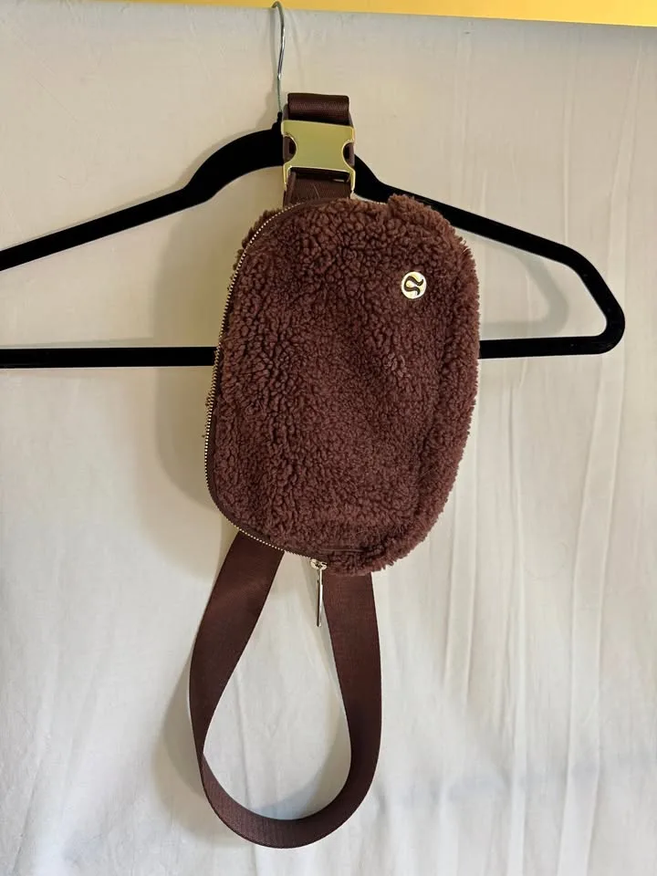 Lululemon Belt Bag (Sherpa) thumbnail