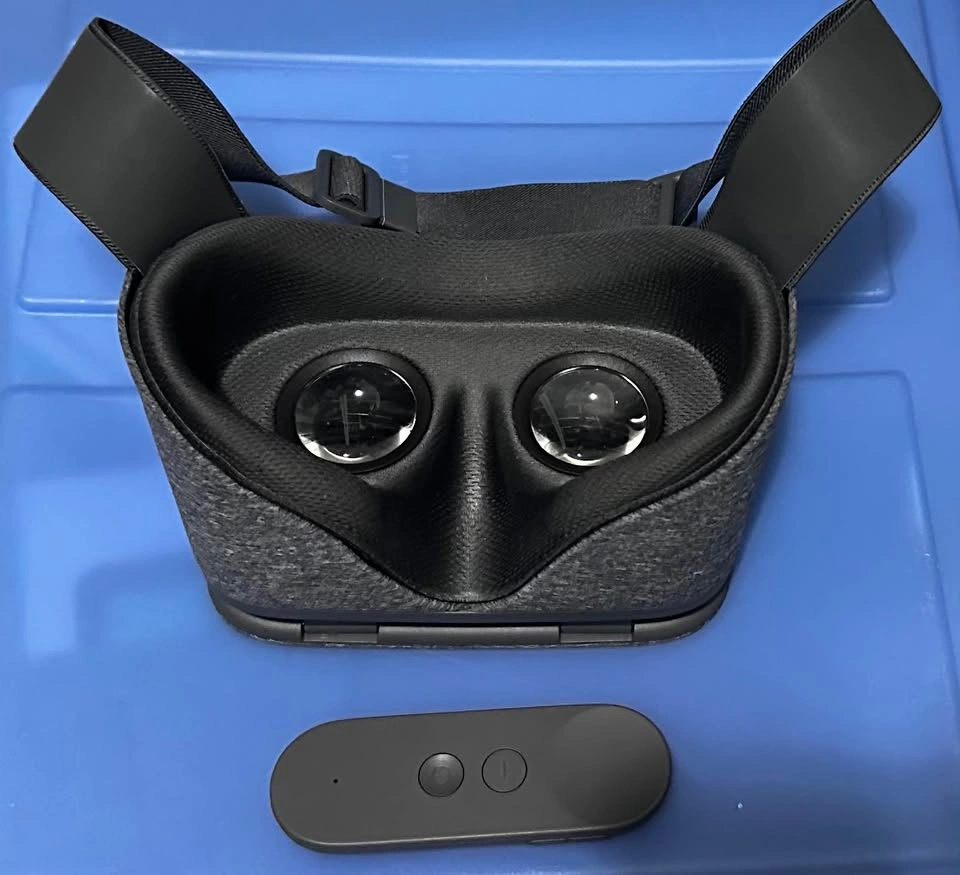 Google Daydream View VR Headset + Controller - photo 3