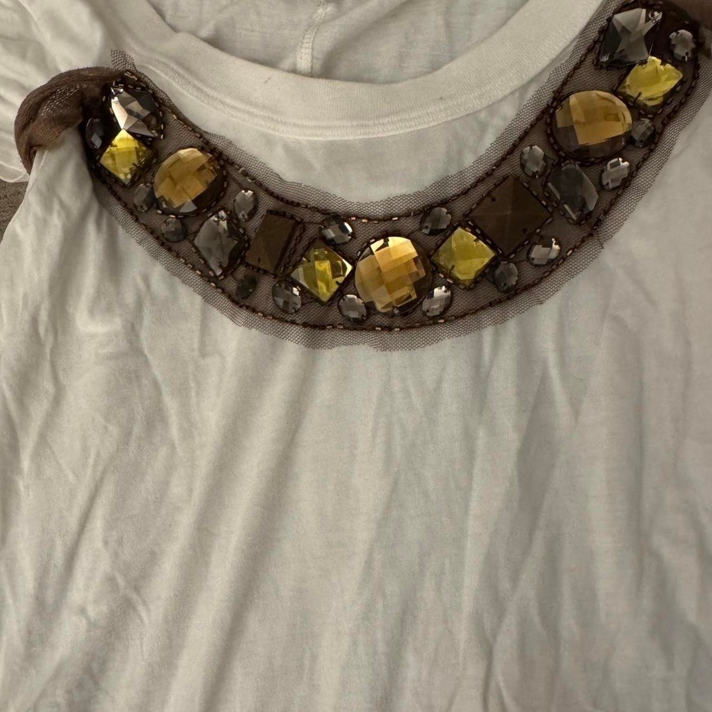 Language embellished white top Small NWT - photo 3