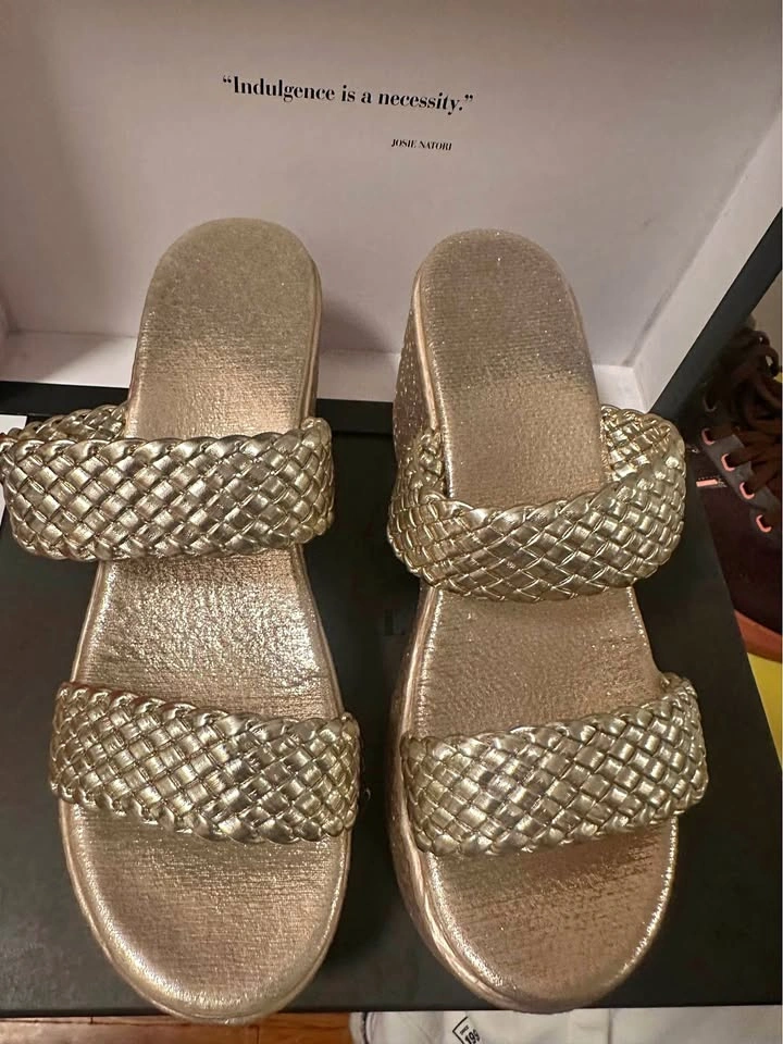 Gold wedge sandal 8.5 (41)