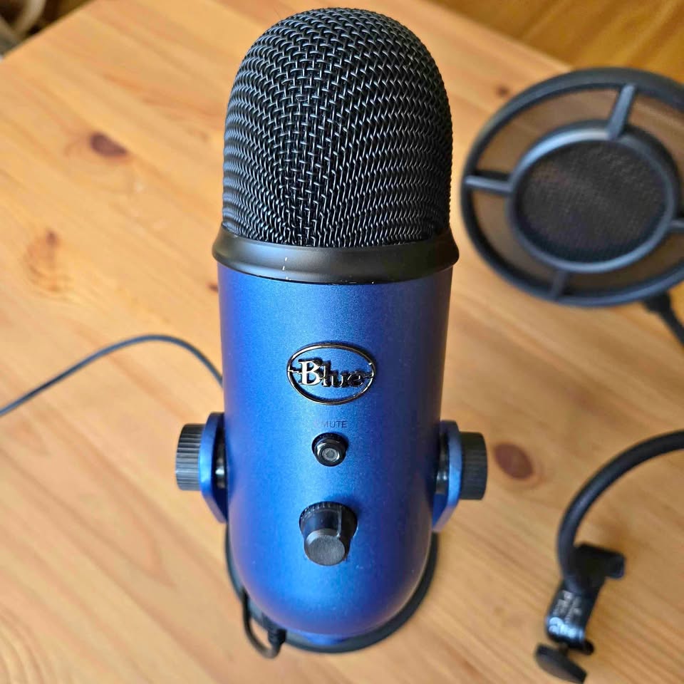 Blue Yeti USB Microphone + Pop Filter