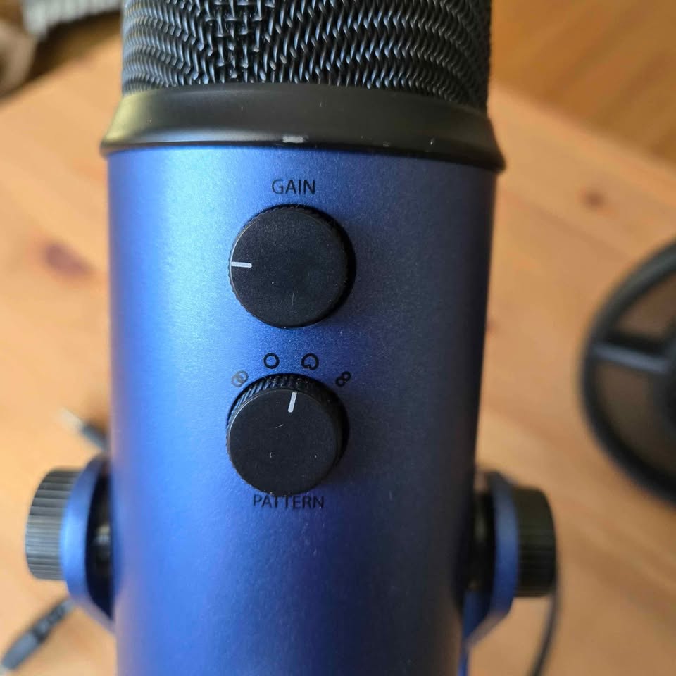 Blue Yeti USB Microphone + Pop Filter - photo 4