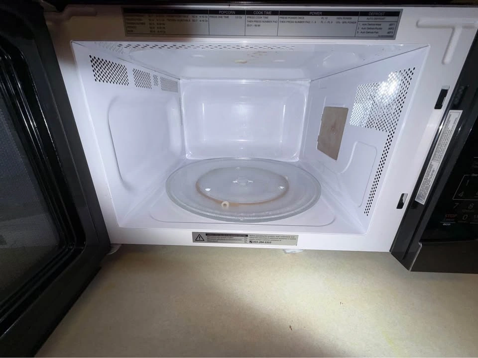 Toshiba Stainless Steel Microwave - photo 3
