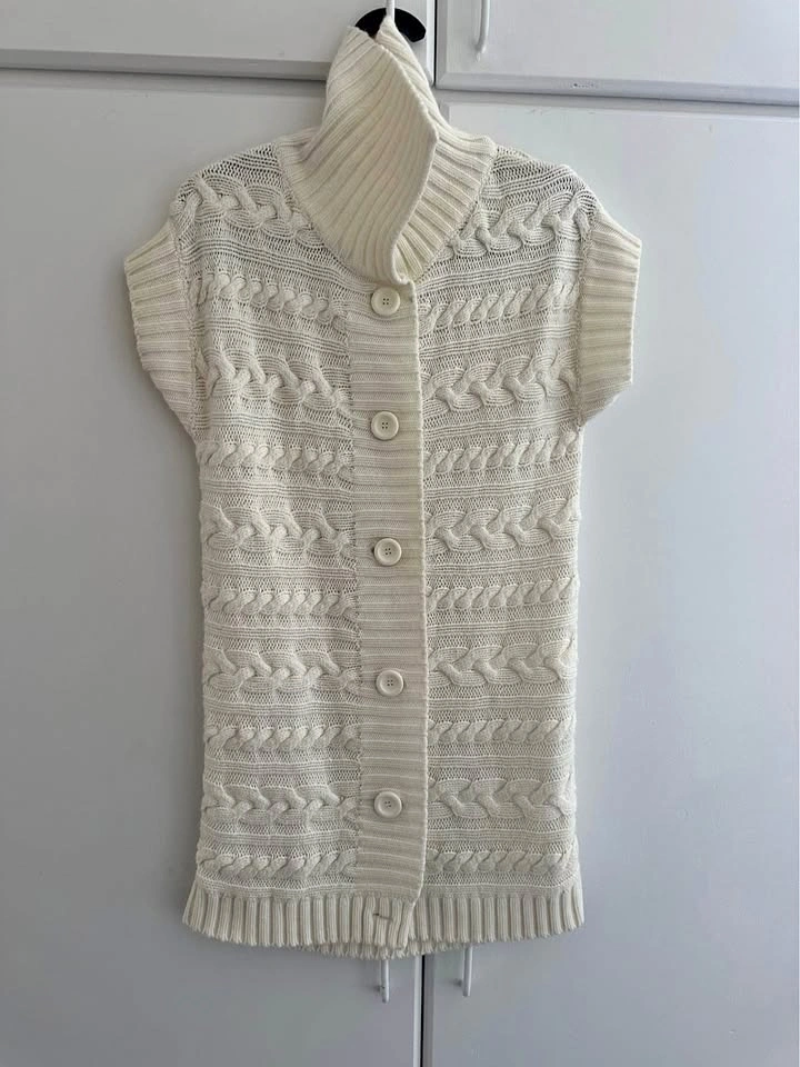 Knit sweater vest ivory