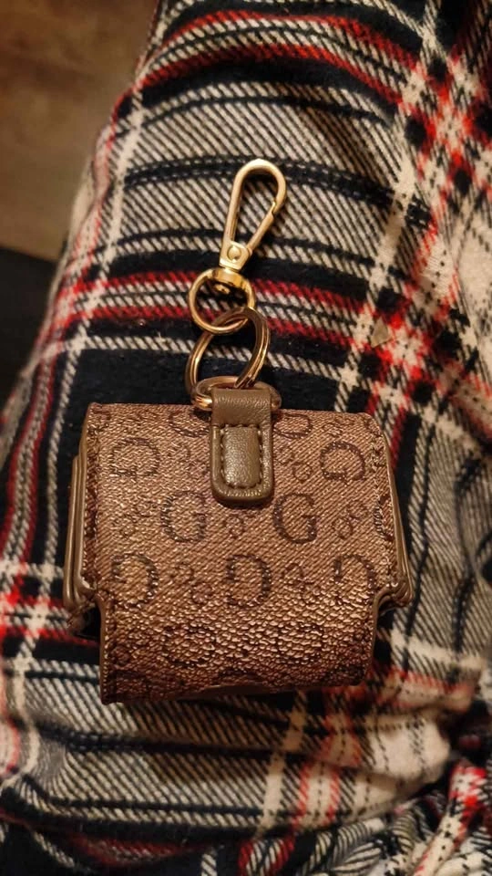 Guess Earbuds Pouch/Keychain - photo 3