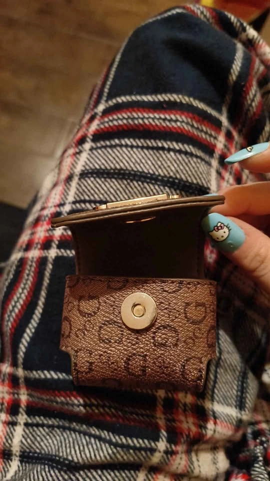 Guess Earbuds Pouch/Keychain - photo 5
