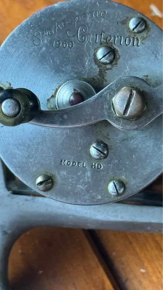 Metal Fishing pole with 1960 Shakespeare Criterion HD reel image indicator(4)