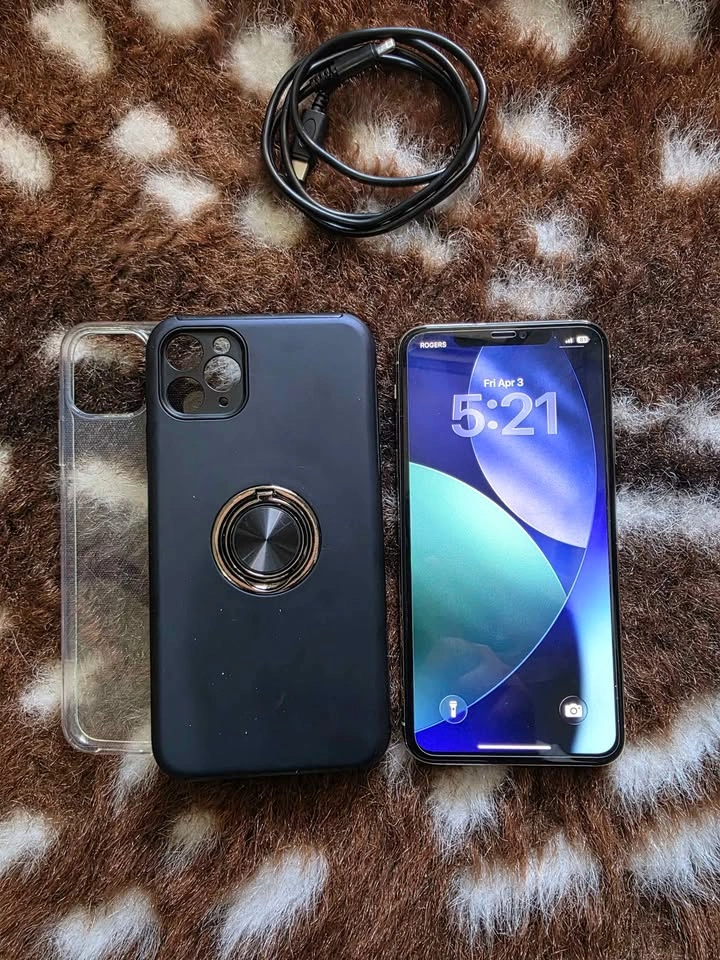 iPhone 11 Pro Max - photo 2