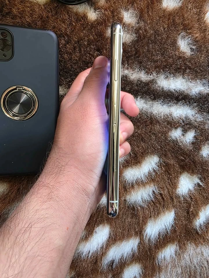 iPhone 11 Pro Max - photo 4