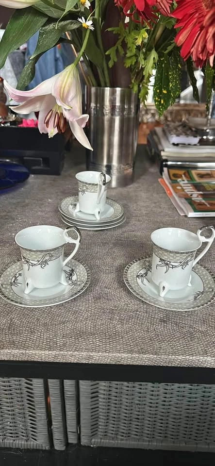 Japanese Gold Collection Fine Porcelain Coffee Cups (Set of 6)