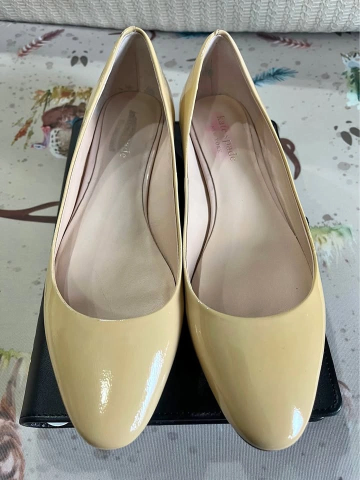 Kate Spade Patent Leather Flats - Size 6 (Beige/Nude)
