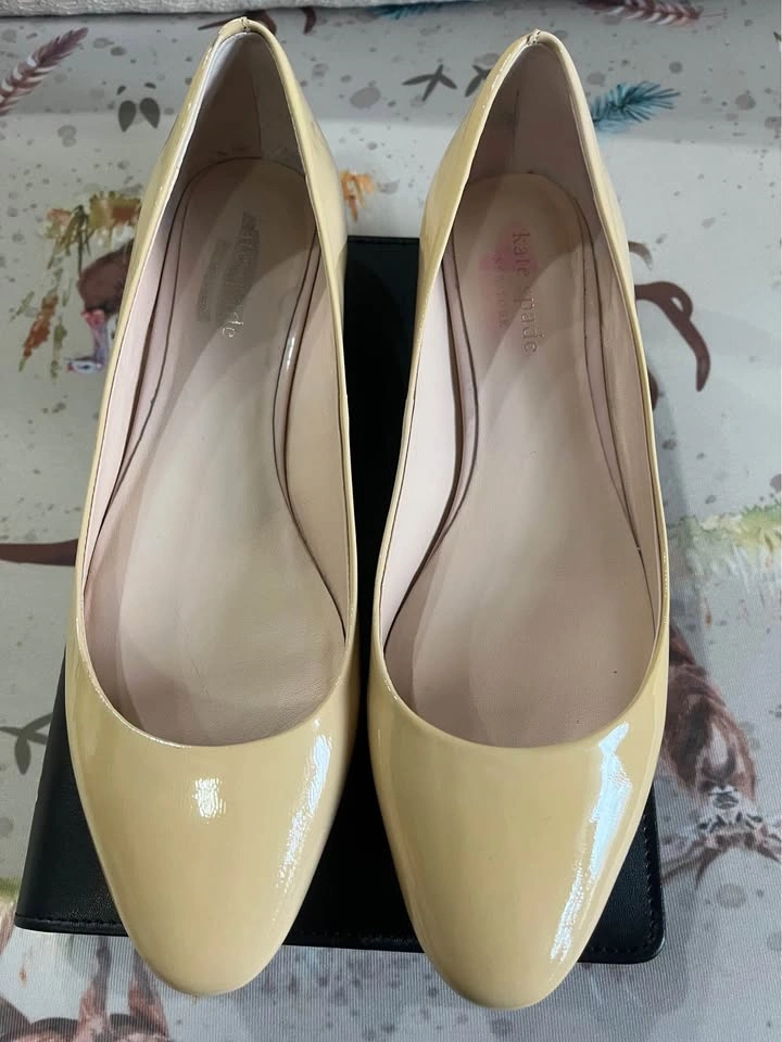 Kate Spade Patent Leather Flats - Size 6 (Beige/Nude) - photo 3