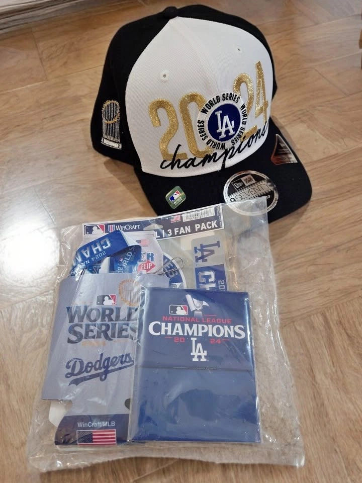 Dodgers Snapback Hat & Fan Pack - 2024 Champs