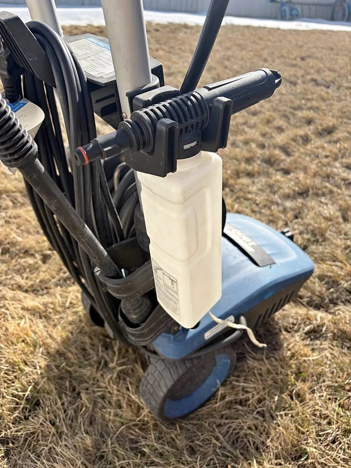 Pressure washer 1800 psi