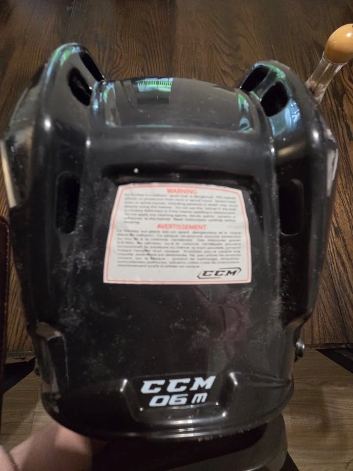 CCM HT06 Hockey Helmet w/cage - Like New Condition - photo 4