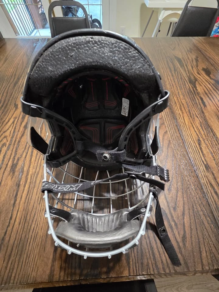 CCM HT06 Hockey Helmet w/cage - Like New Condition - photo 5