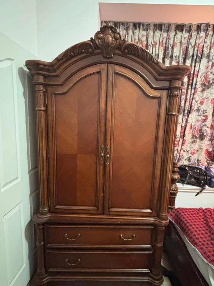 Gorgeous Mahogany Closet Solid Wood- Large Size - photo 2