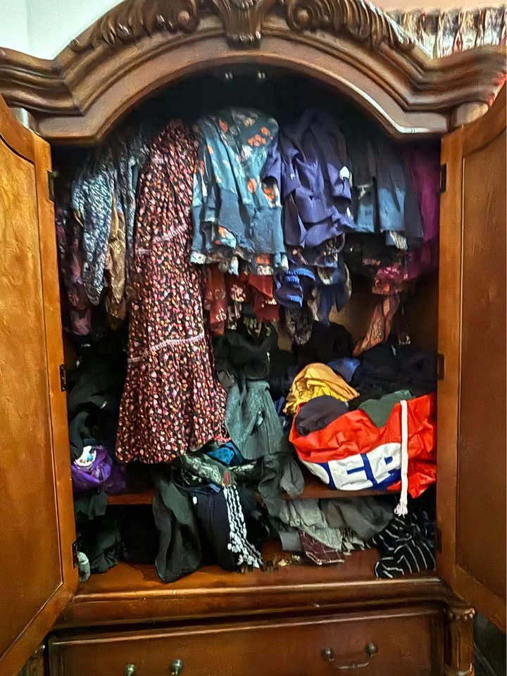 Gorgeous Mahogany Closet Solid Wood- Large Size - photo 3