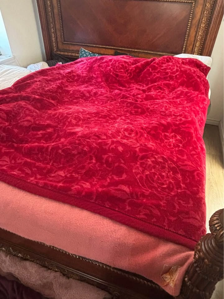 Gorgeous Red blanket- Queen size - photo 3