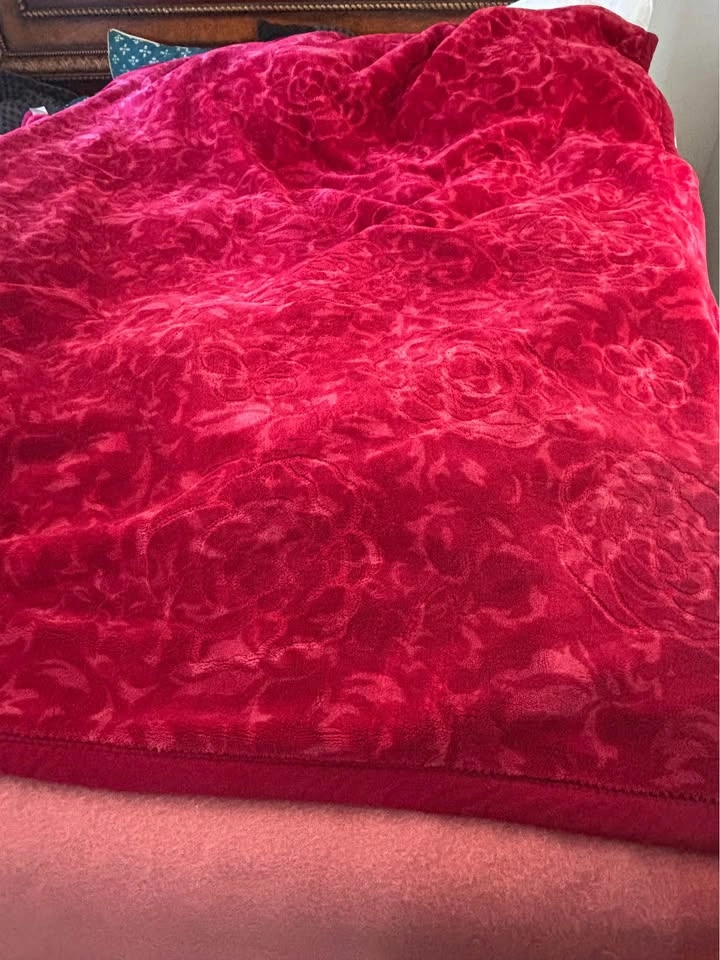Gorgeous Red blanket- Queen size - photo 4
