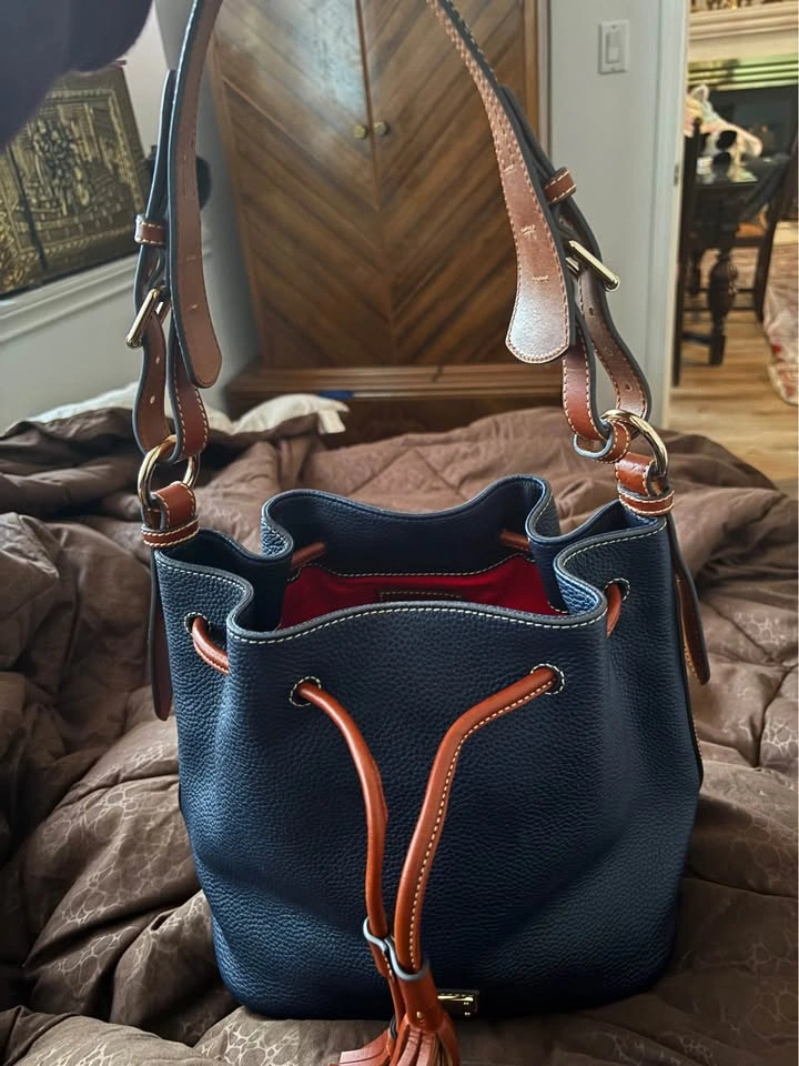 Brand New Dooney & Bourke Pebble Grain Drawstring - photo 3