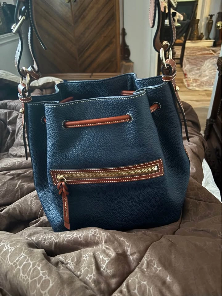 Brand New Dooney & Bourke Pebble Grain Drawstring - photo 4