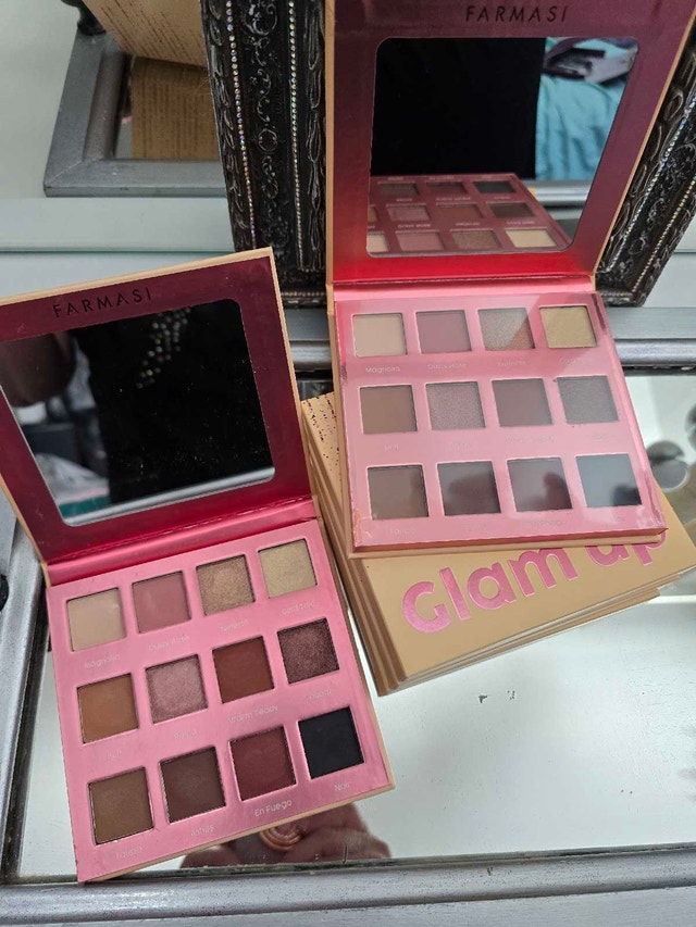 NIP Glam up Eyeshadow palette