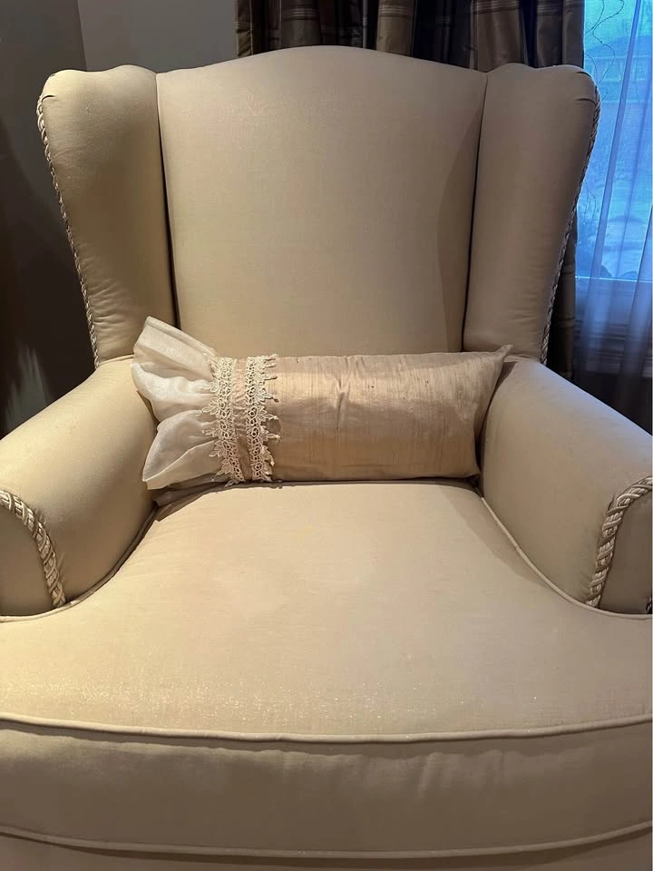 Elegant Pair of Wingback Chairs – Neutral Cream/Gold - photo 3