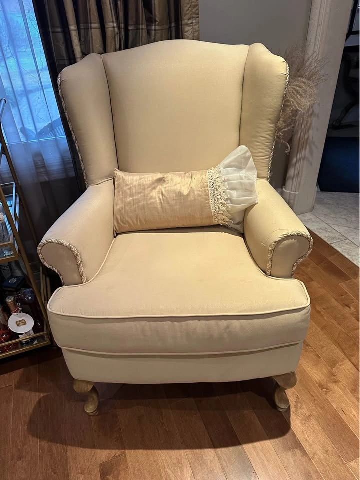 Elegant Pair of Wingback Chairs – Neutral Cream/Gold - photo 4