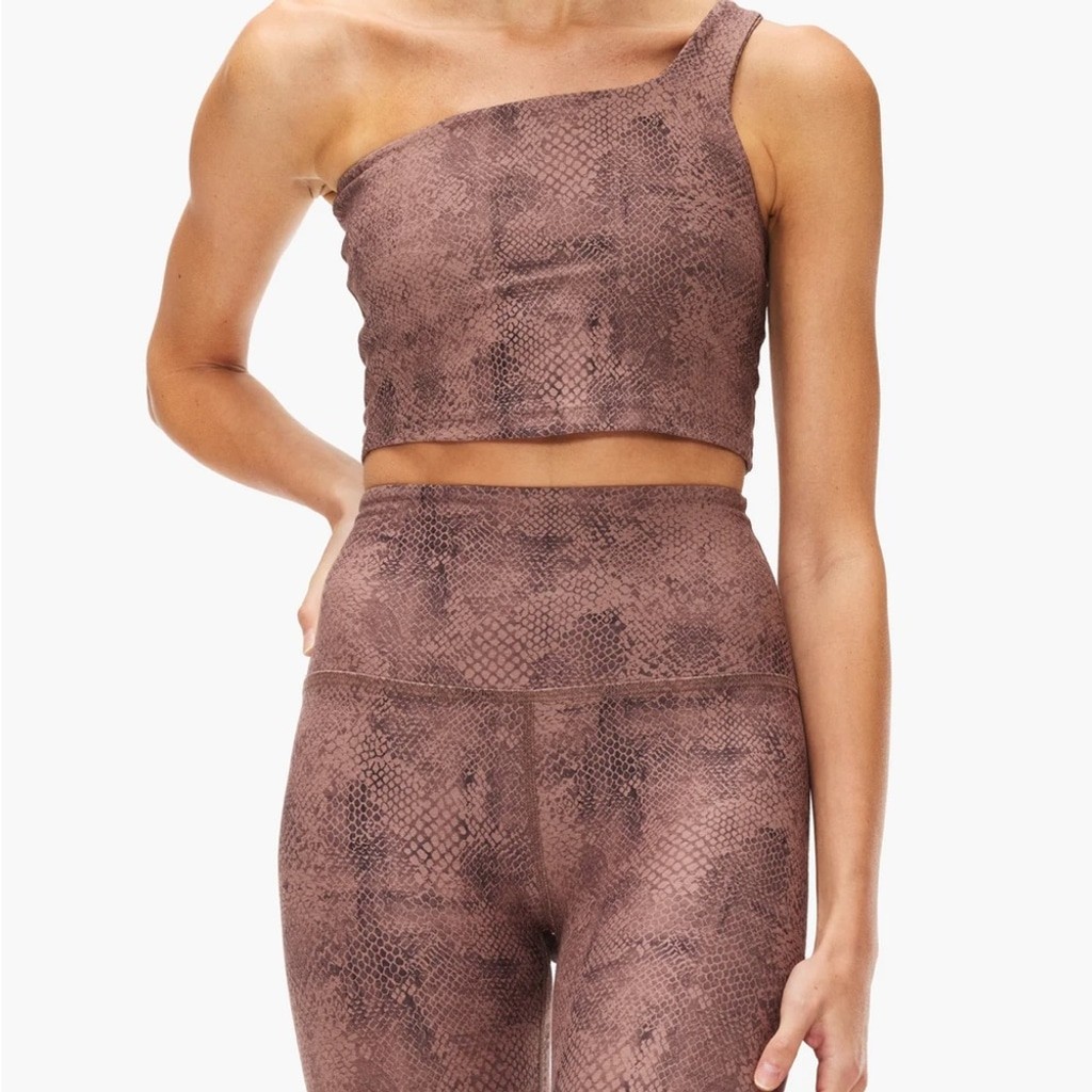 BEYOND YOGA Softmark One And Only Shoulder High Cropped Tank M N