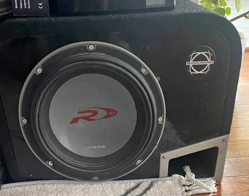 10 inch Alpine Type R Subwoofer with Basswork Box & Crunch Amp