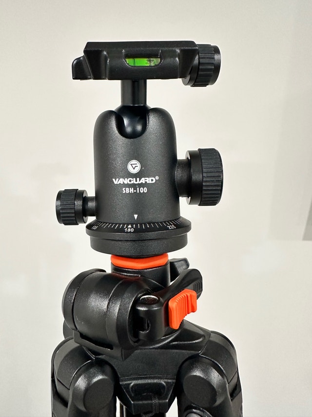 Vanguard Alta Pro 263AT Tripod w/ SBH-100 Head - photo 2