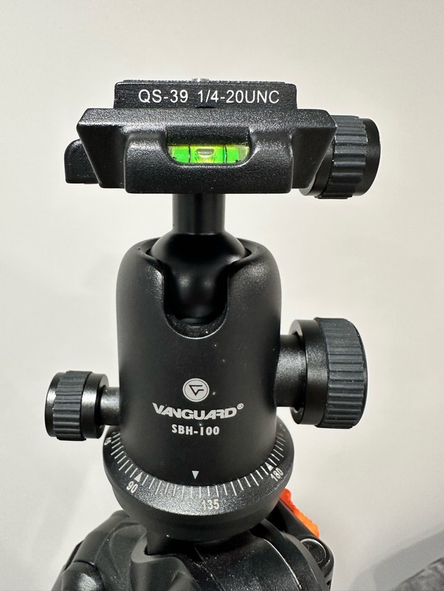 Vanguard Alta Pro 263AT Tripod w/ SBH-100 Head - photo 3