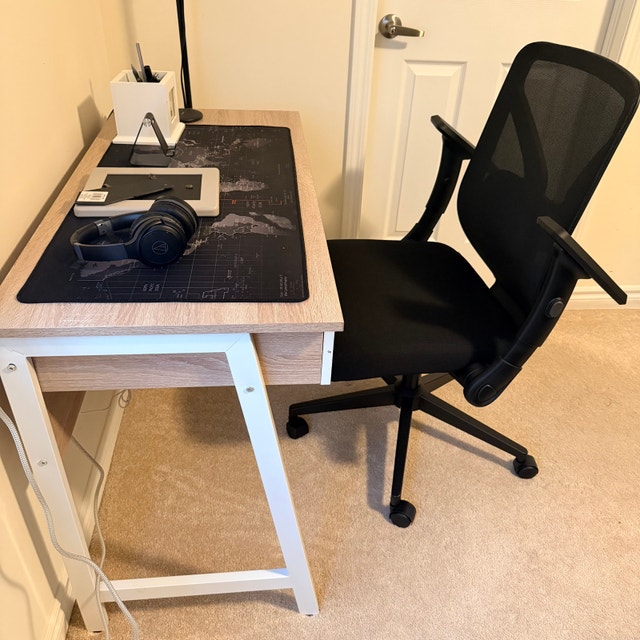 Ergonomic Mesh Chair and Table