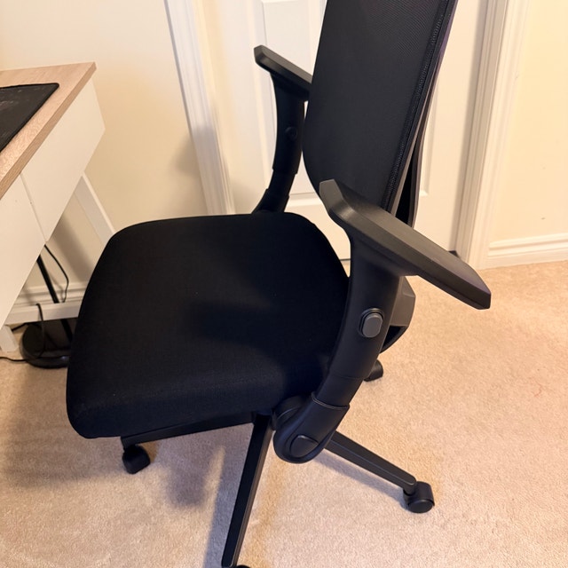 Ergonomic Mesh Chair and Table - photo 2