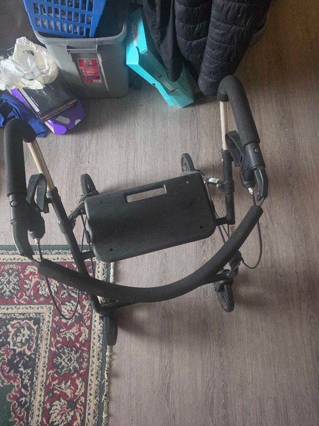 Locking Walker