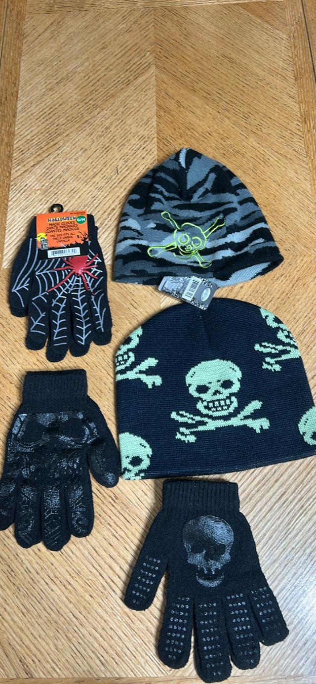 New & Like new Halloween kids toques and mitts