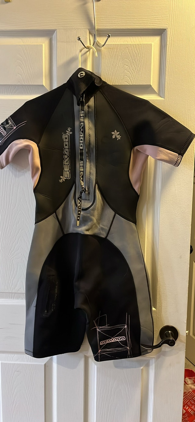 SeaDoo Women’s wetsuit sz 11/12 - photo 2