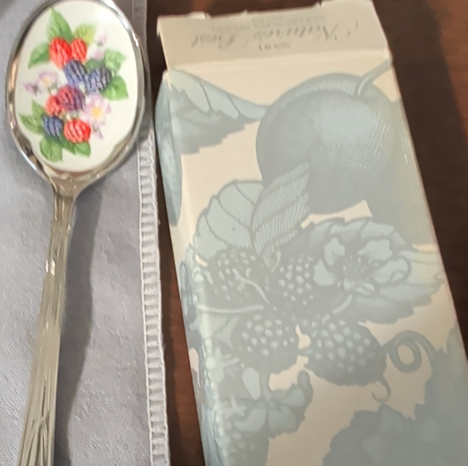 Avon Royal Plums Collector Spoon - photo 2