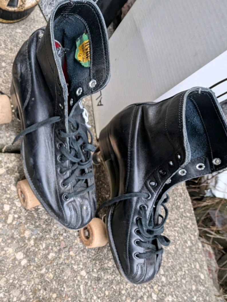 Vintage 1940-1950 Black Leather Indoor Roller Skates - photo 4